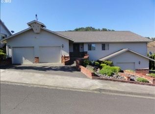 2360 NW Cabrillo Ct, Roseburg, OR 97471
