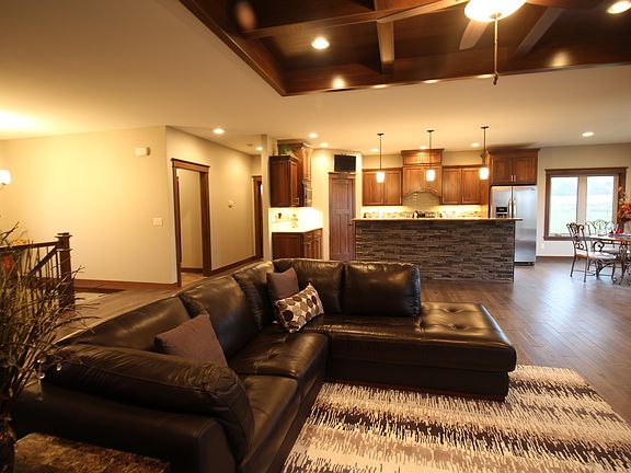 3rd image of 410 Robinwood Dr