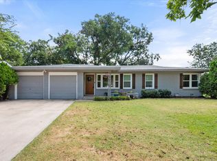 1025 Park Center St, Benbrook, TX 76126