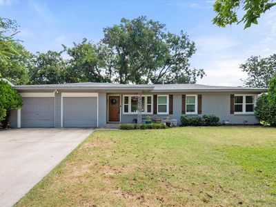 1025 Park Center St, Benbrook, TX, 76126