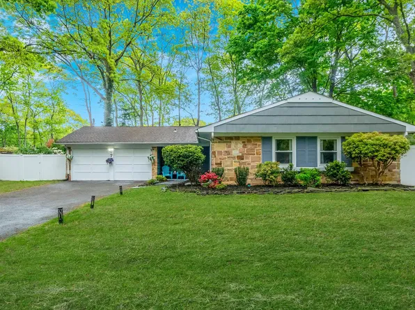 7 Sandstone Lane, Stony Brook, NY 11790