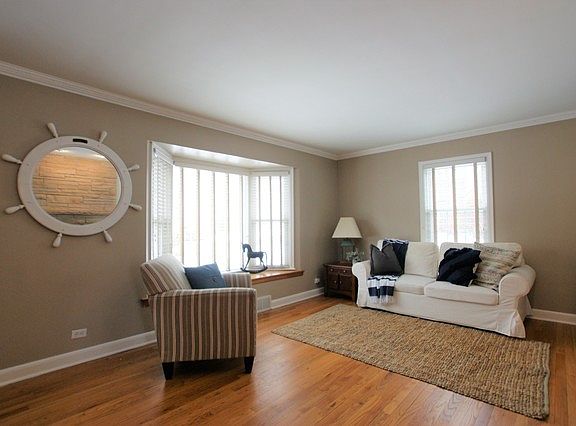 4th image of 19351 W Fairview Dr