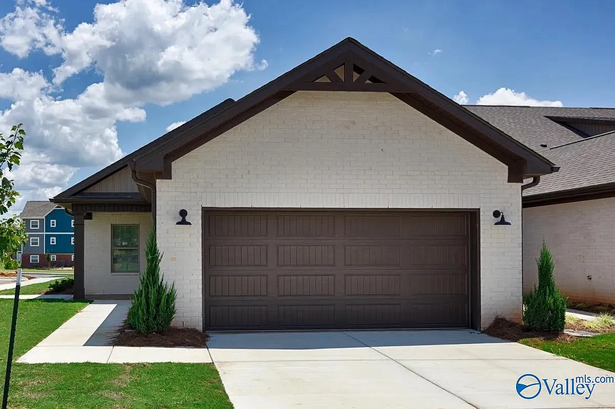 3 bed, 2.5 bath, 1800 sqft, $2,535 — Photo 2