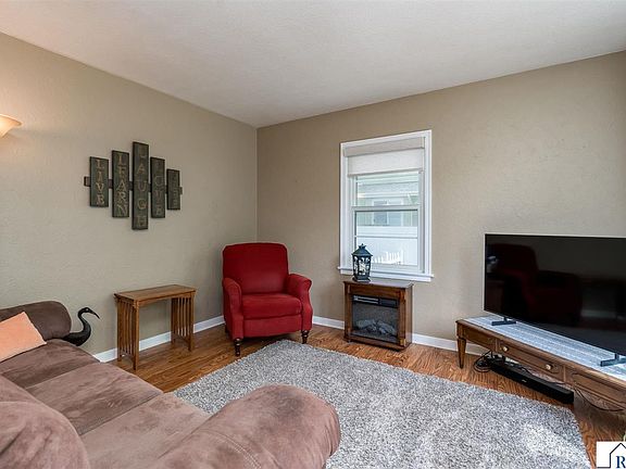 4th image of 410 W 11th St