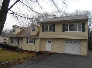 14 E Dogwood Dr, Poughkeepsie, NY