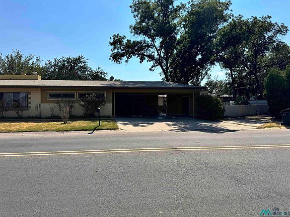 3rd image of 1009 E Riverside Dr