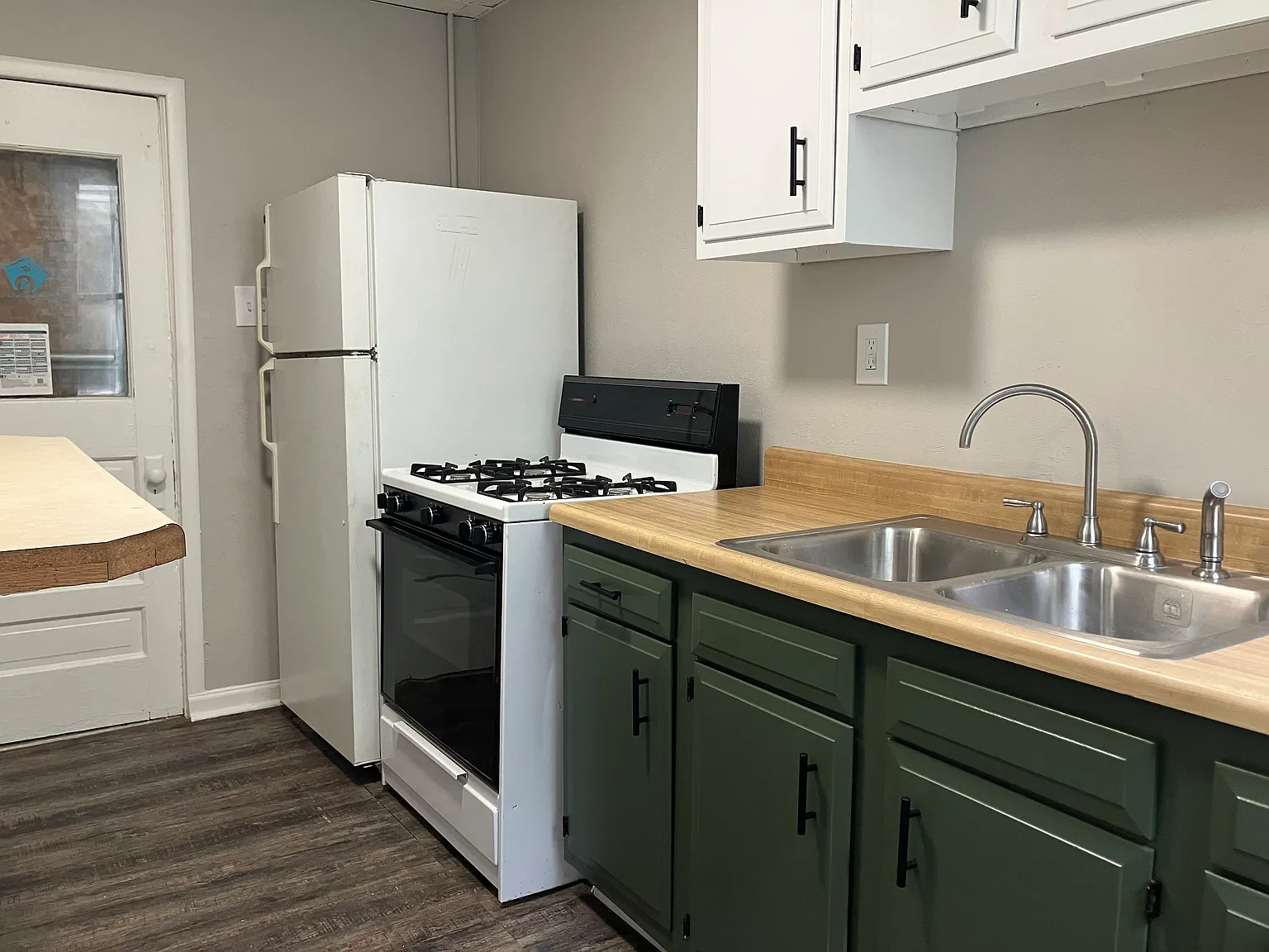 2 bed, 1000 sqft, $1,660 — Photo 1