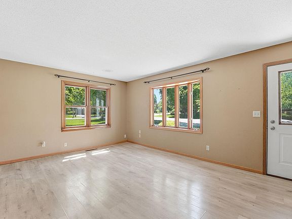 3rd image of 1413 12th St SE