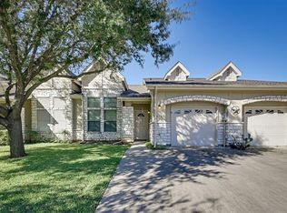 879 Kitty Hawk Ln, Grand Prairie, TX 75051