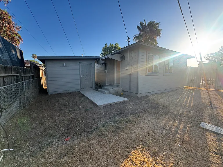 1111 Airport Dr — Photo 8