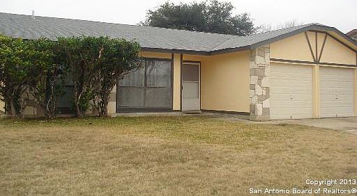 3rd image of 815 Thorndike Dr