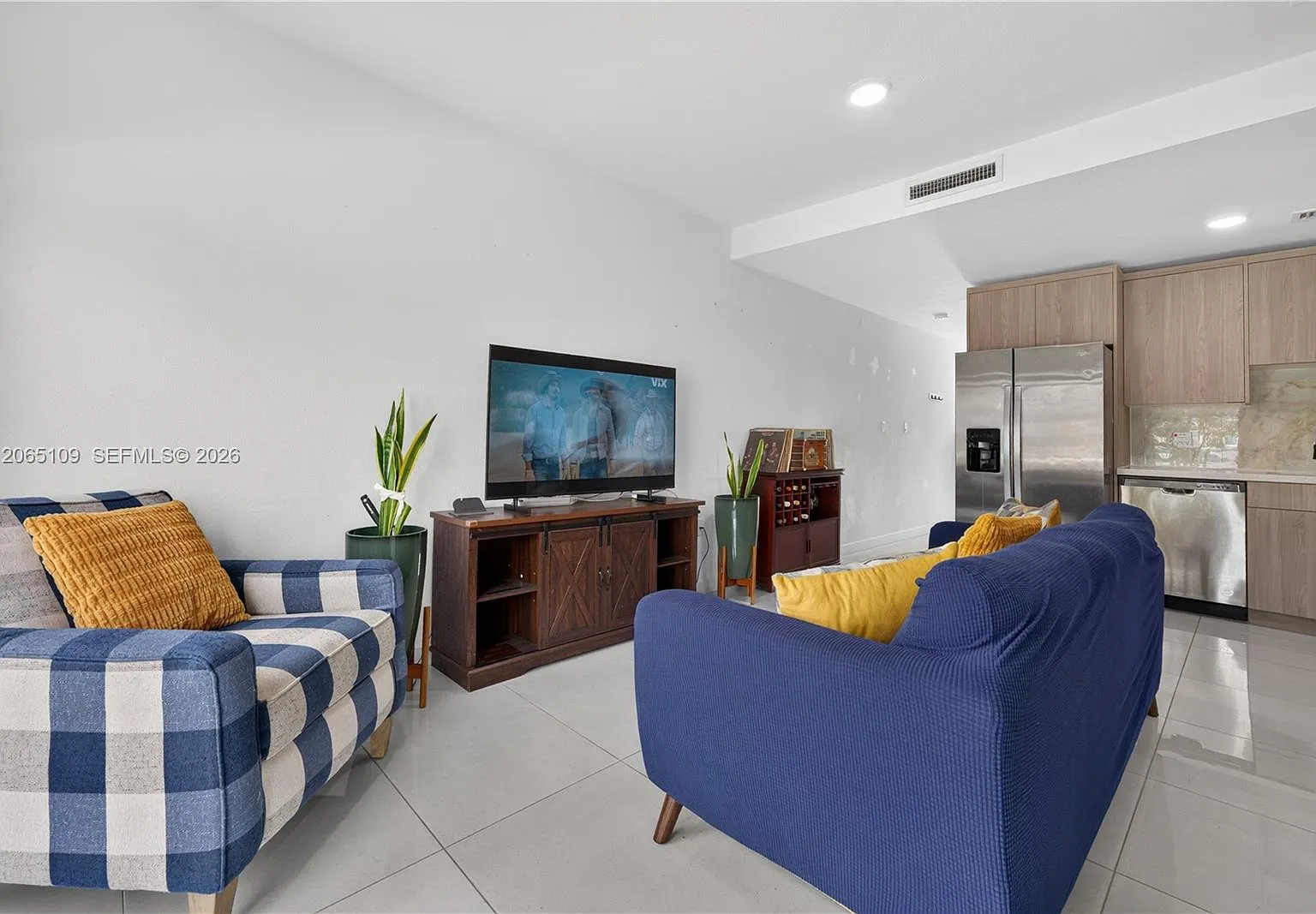 4 bed, 3.0 bath, 1398 sqft, $2,900 — Photo 3