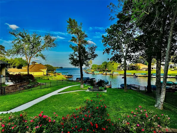 1026 The Cliffs Blvd, Montgomery, TX 77356