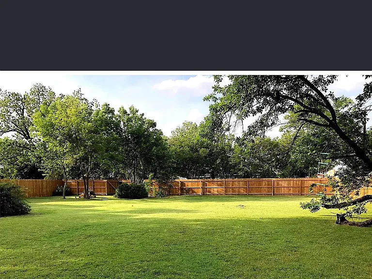 241 E Jackson St — Photo 2
