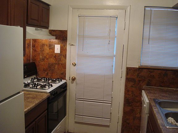 3rd image of 10770 Tropic Dr