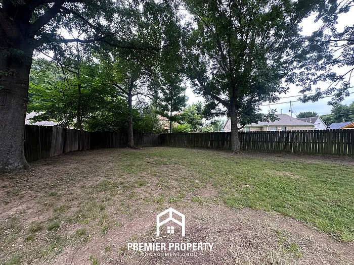 1082 Hooker St — Photo 17