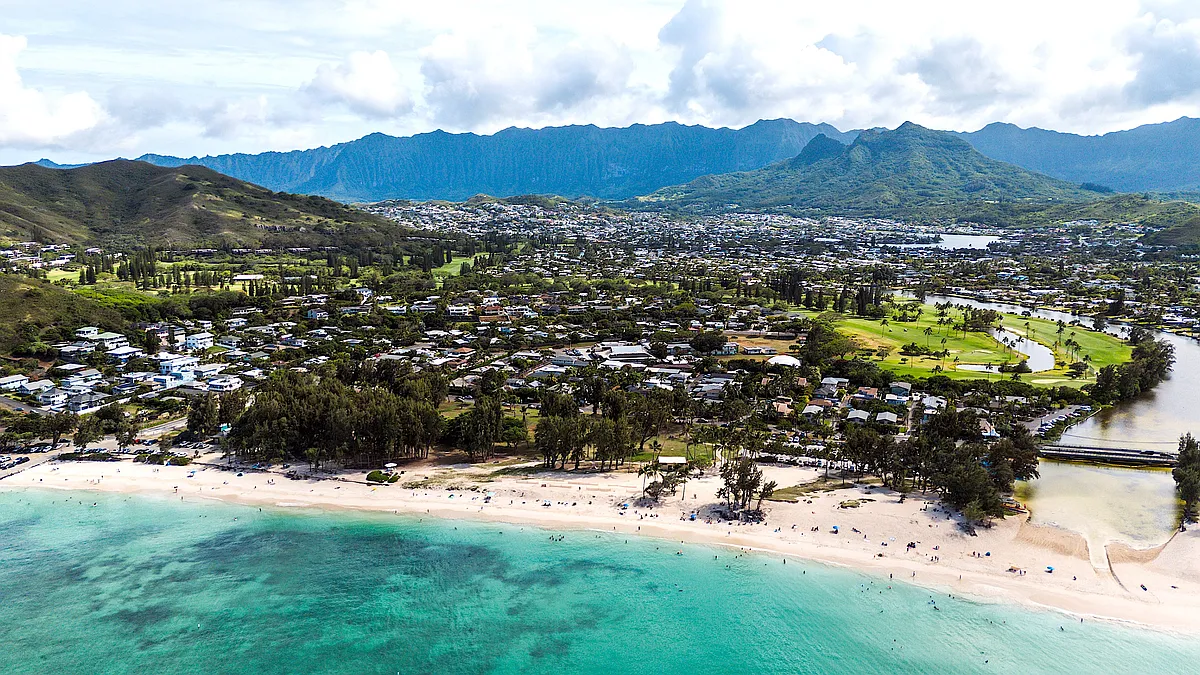 This rental is located 5 houses from Kailua Beach in the Kawailoa-Kailua / Lanikai neighborhood with easy accessibility to the beach, Buzz's Steakhouse, Kalapawai Market, hikes, swimming, snorkeling and more. Walking distance to Ka'ohao "Lanikai" school! - 461H Kawailoa Rd