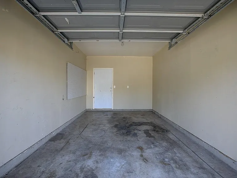 1102 E 3rd St — Photo 5