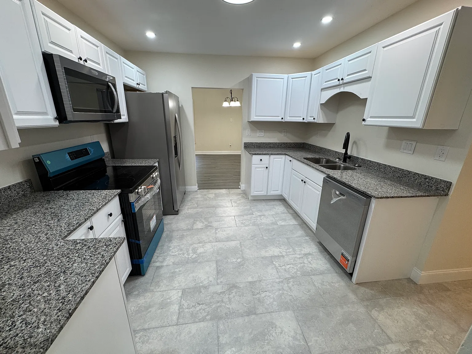 3 bed, 1208 sqft, $2,500 — Photo 4