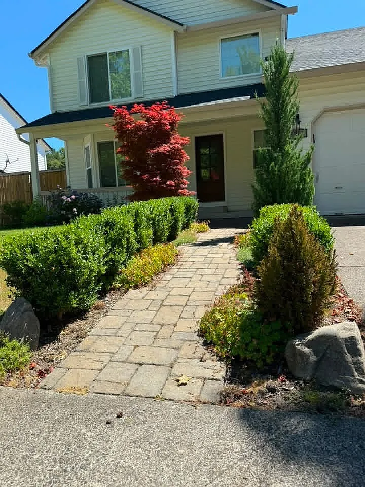 4 bed, 2.5 bath, 2107 sqft, $3,000 — Photo 2