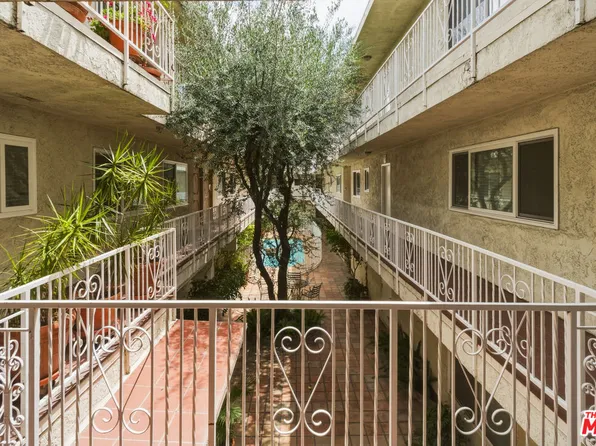 5301 Yarmouth Ave Unit 10, Encino, CA 91316