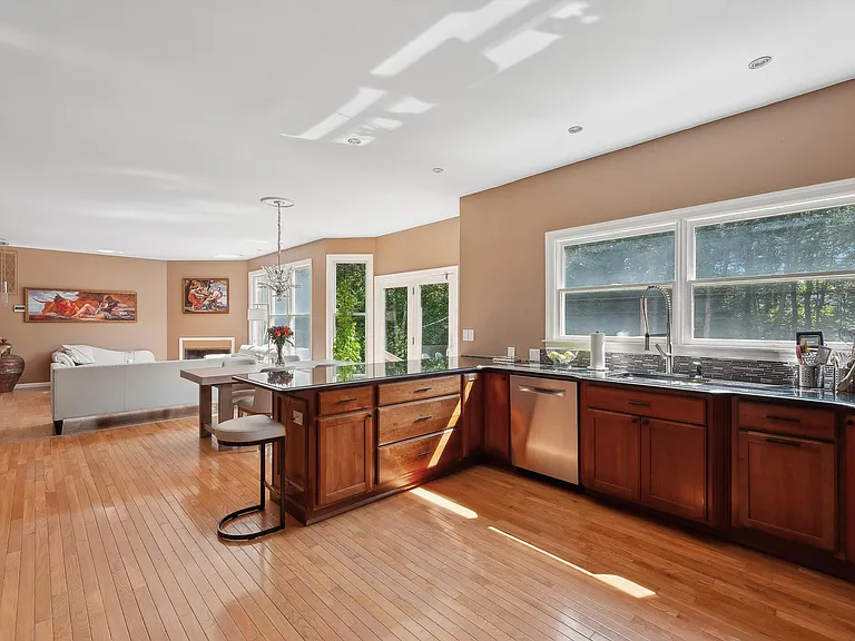 1 Candace Dr — Photo 6