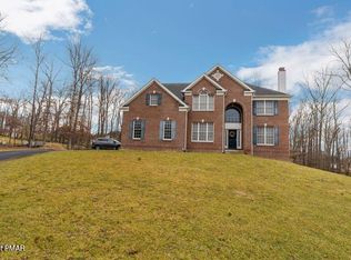 94 Hampton Dr, Mount Bethel, PA 18343