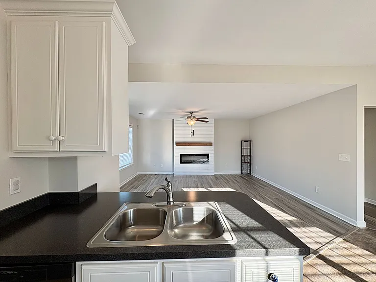 1933 Sapphire Rd — Photo 16