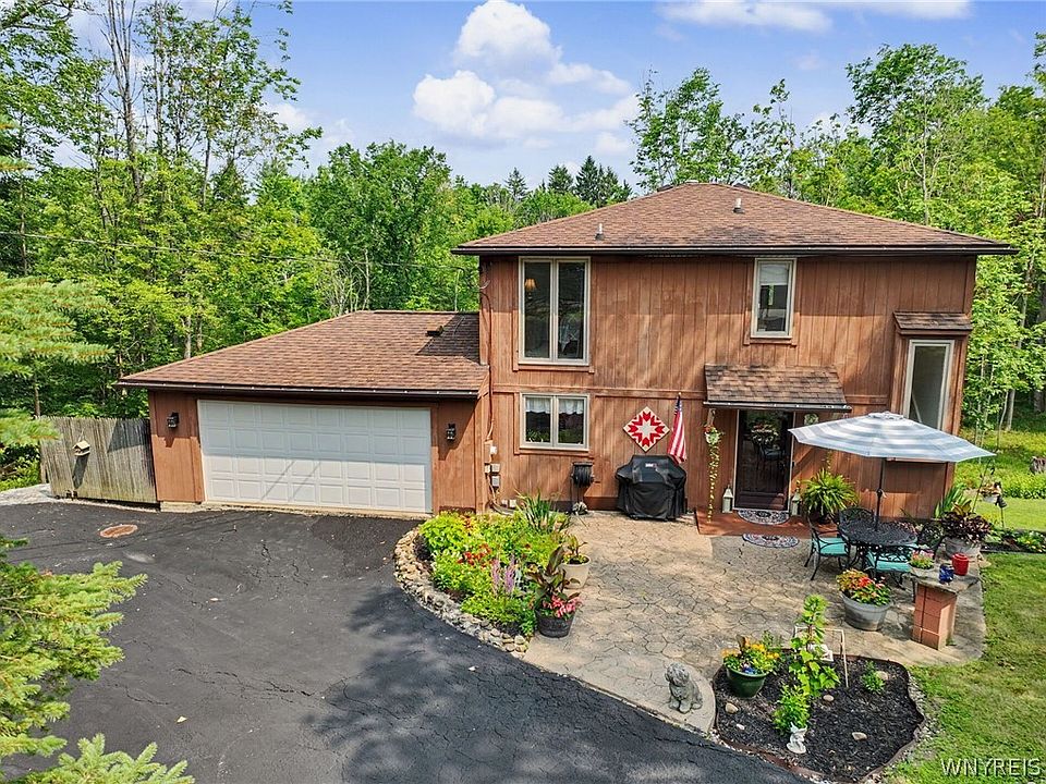 1st image of 12 Fairlawn Dr