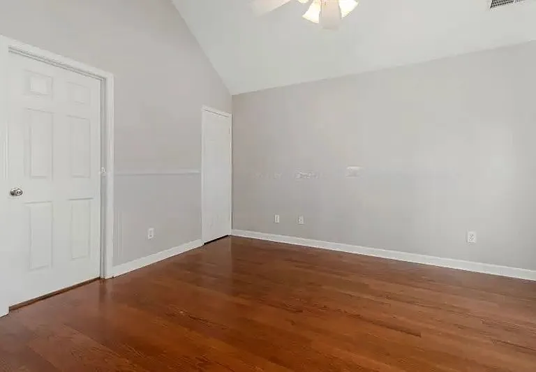 8407 Southgate Commons Dr — Photo 2