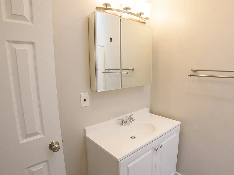112 12th St N #118 — Photo 17