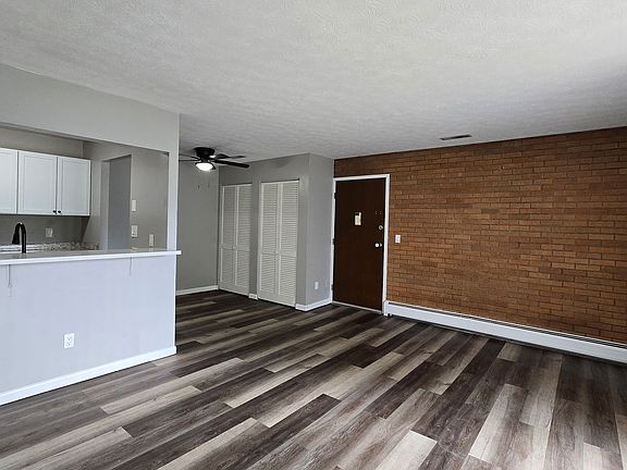 4th image of 5910 Belmont Ave #8
