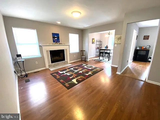 3 bed, 2.5 bath, 1874 sqft, $2,500 — Photo 2