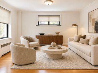 653 9th Ave #3E, New York, NY 10036