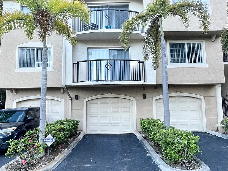 1100 Crestwood Ct S #1103 — Photo 1
