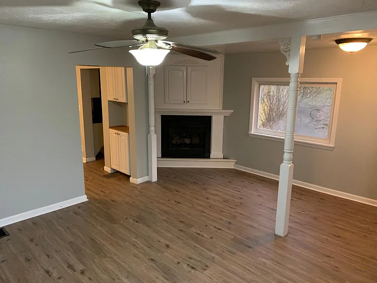 Living Room/Gas Fireplace