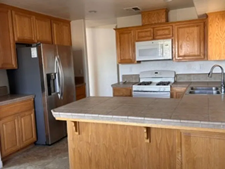 458 Sherwood Pl — Photo 9