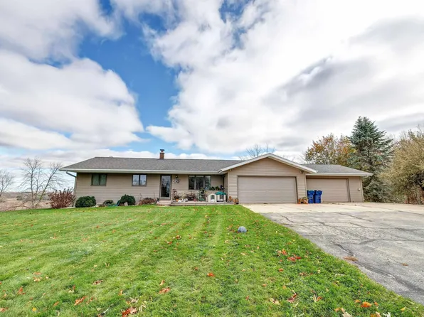 N5419 Buena Vista Dr, Fond Du Lac, WI 54937
