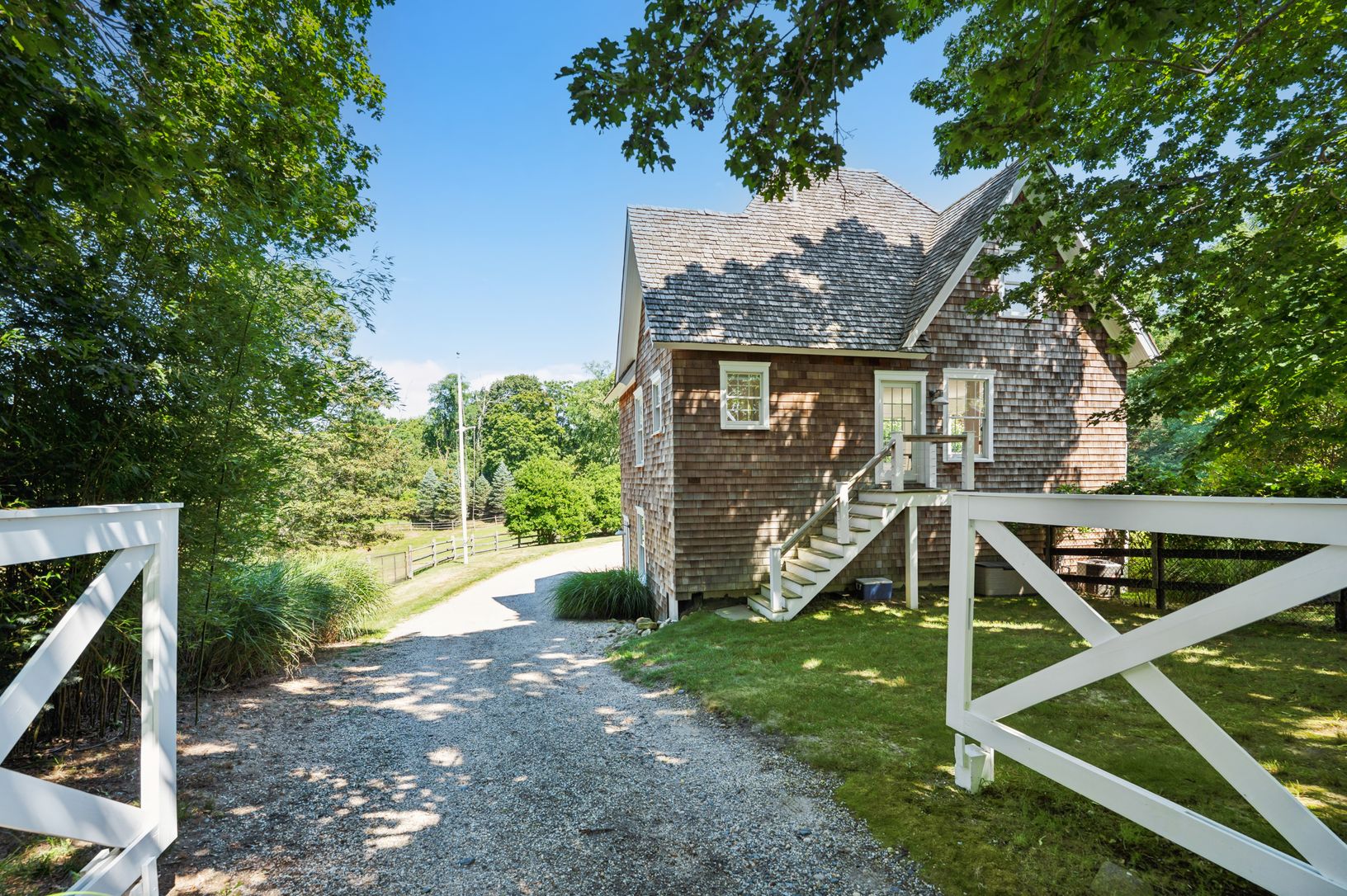  Guest cottage with timeless character 