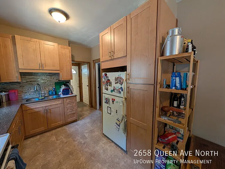 2658 Queen Ave N — Photo 12