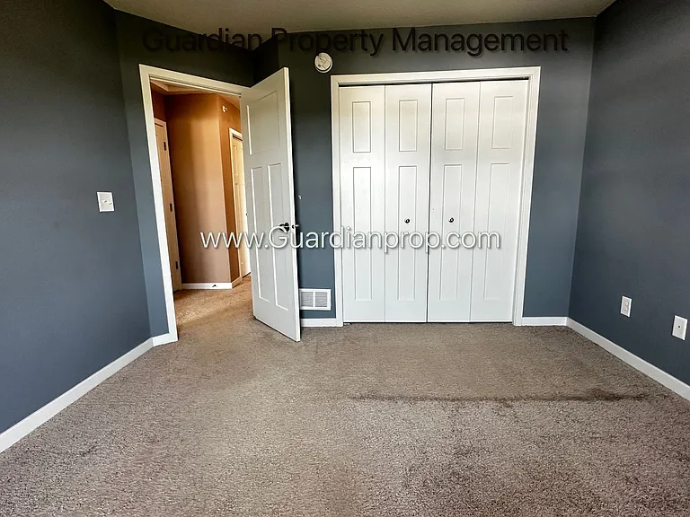 11920 Emery Village Dr N — Photo 13