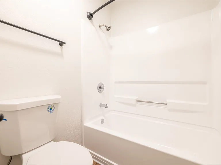 Summerhill Place Apartments — Photo 13