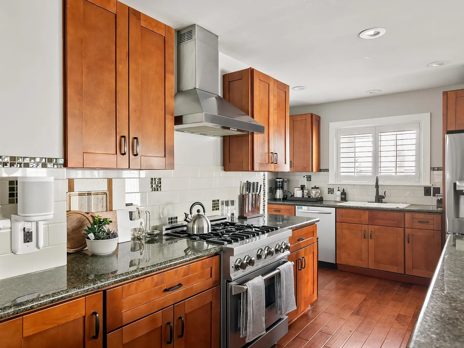 3 bed, 2.0 bath, 1693 sqft, $8,500 — Photo 3
