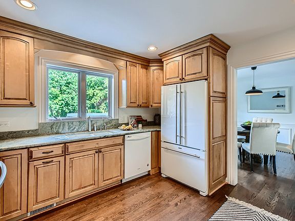 5th image of 627 N Dunton Ave