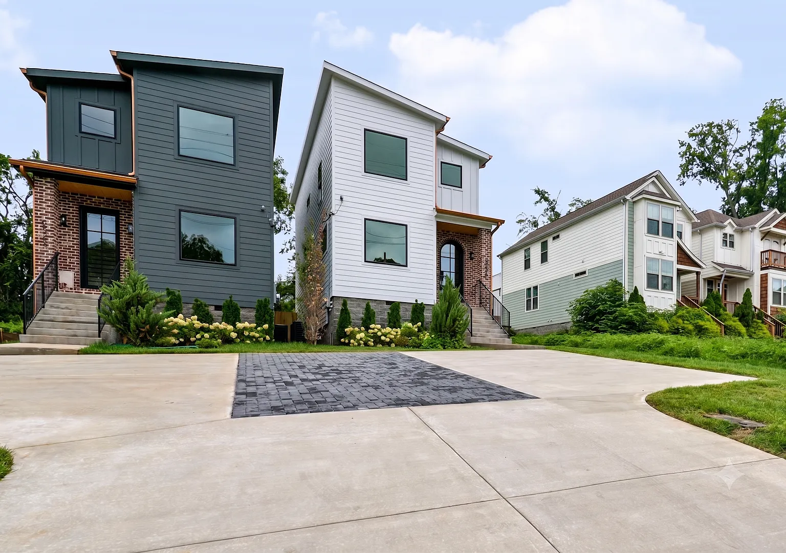 Modern Living & Downtown Skyline Views! — Photo 1