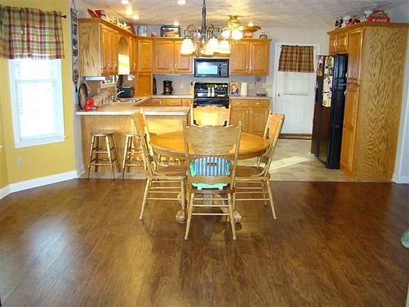 4th image of 121 Piney Way