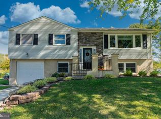 5 Saddle Ridge Rd, Voorhees, NJ 08043