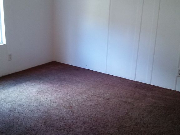 2nd image of 213 Santa Cruz St E