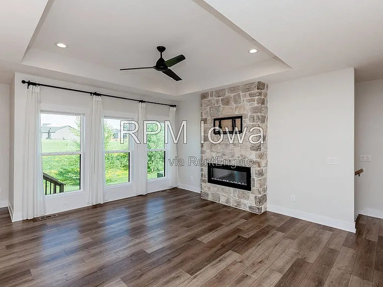 5901 NE Sherman Dr — Photo 3