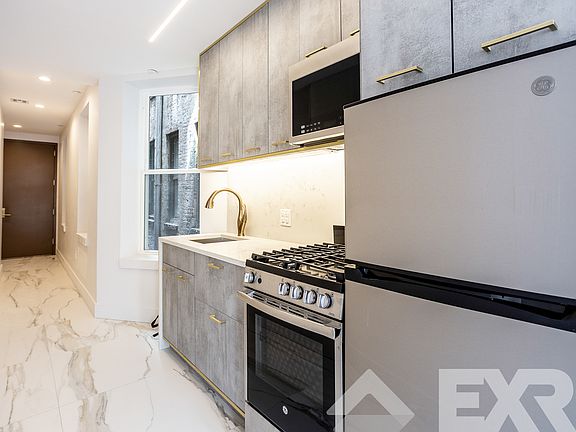 3rd image of 130 Graham Ave #6B